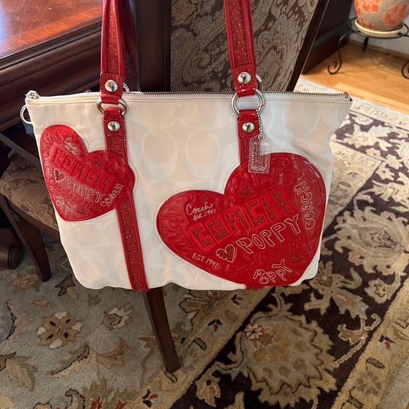 Coach Poppy ‘Rare’ Limited Edition Heart - Picture 7 of 16